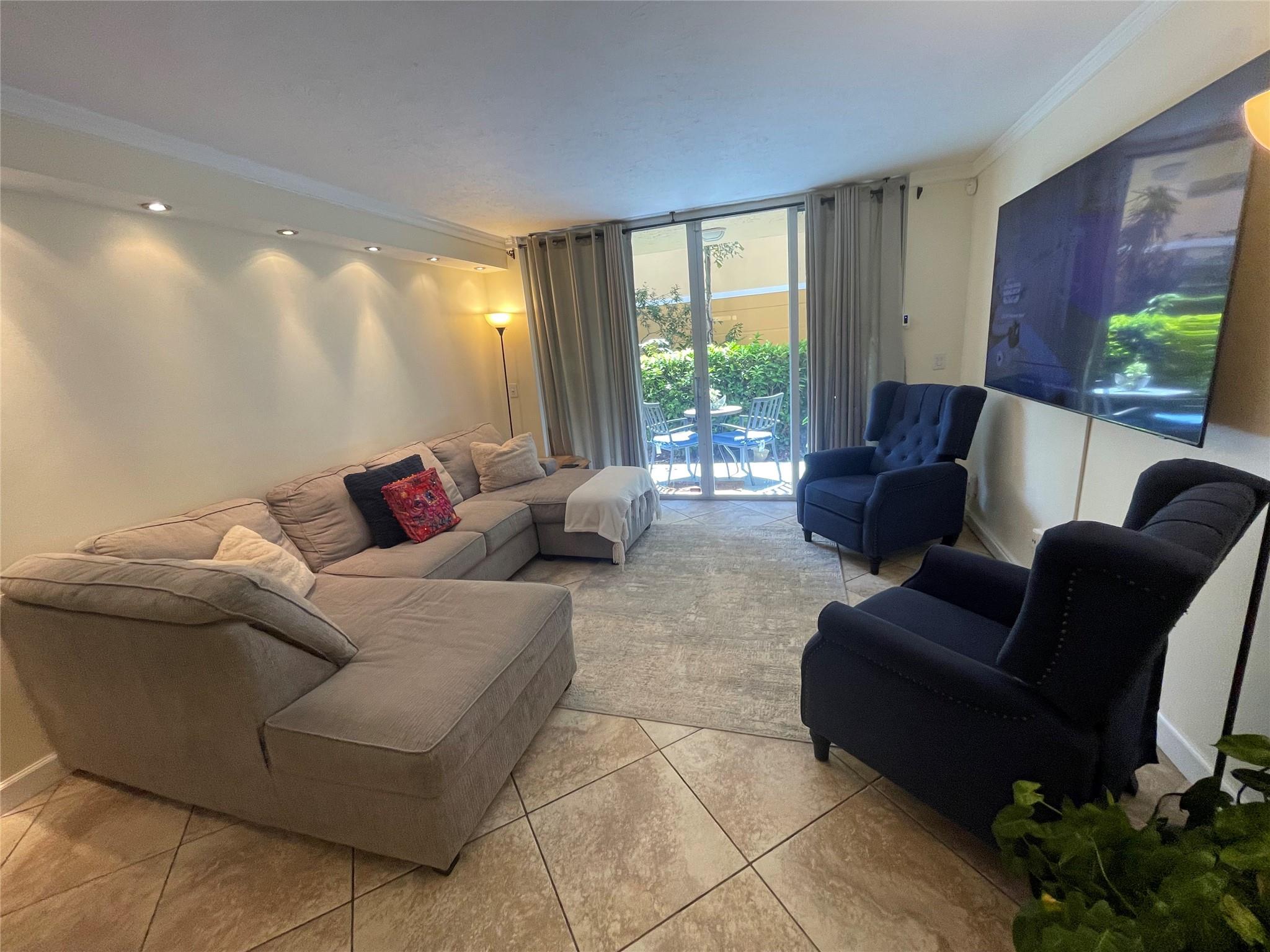 Sheridan East Condo Bldg - Residential Lease