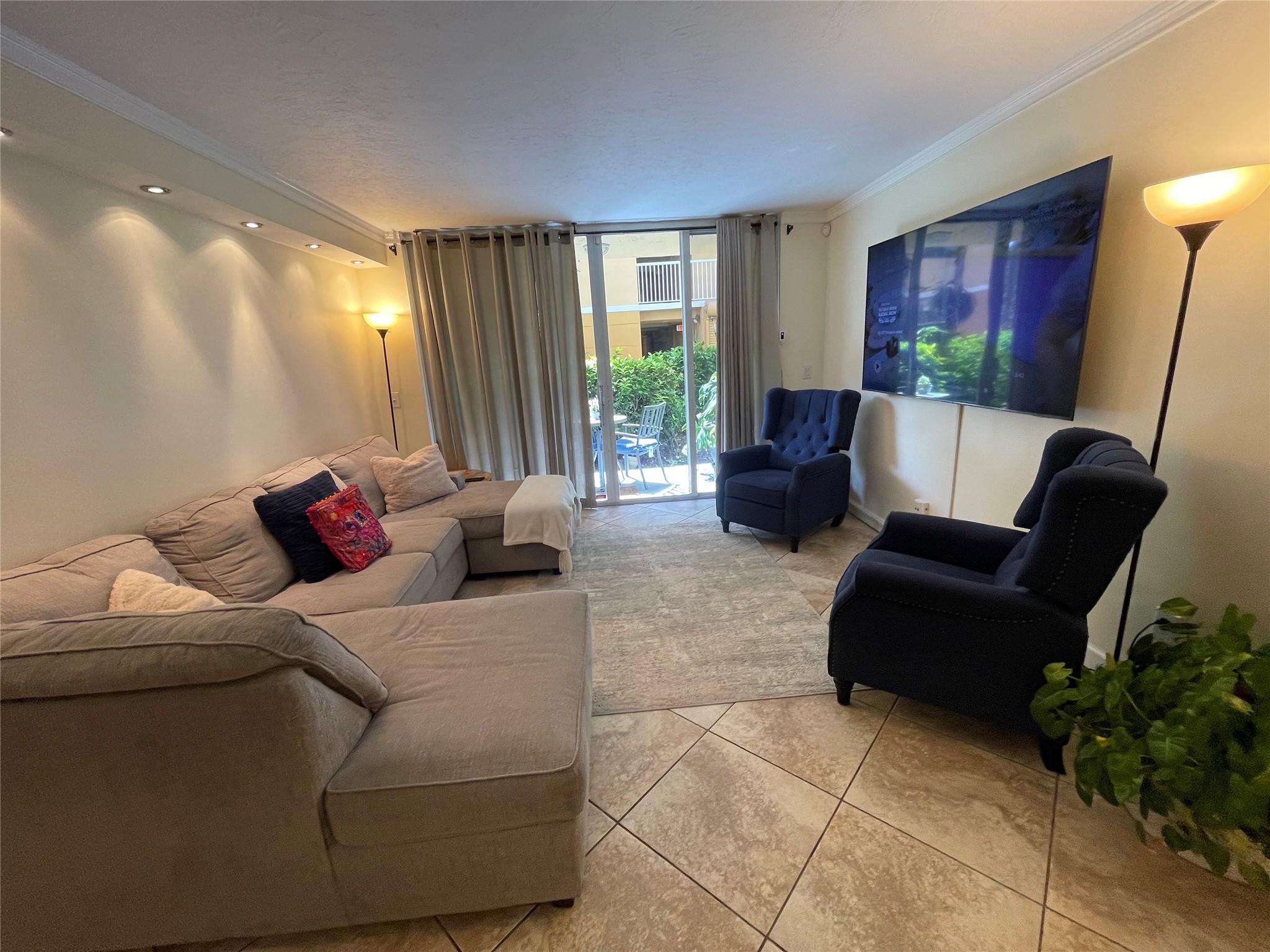 Sheridan East Condo Bldg - Residential Lease