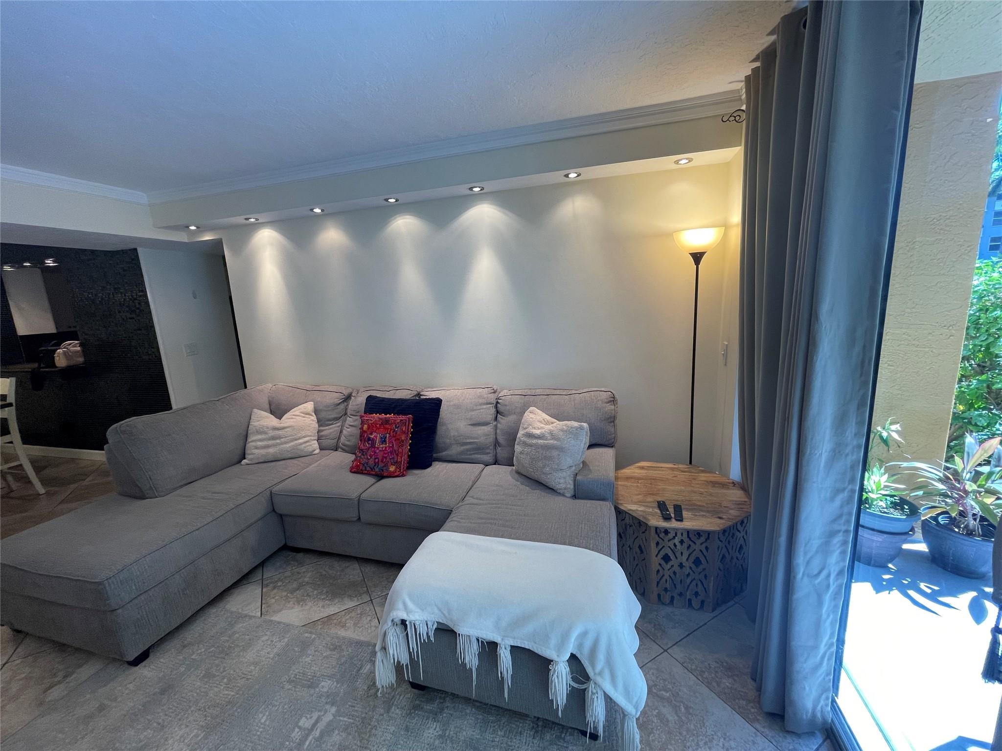 Sheridan East Condo Bldg - Residential Lease
