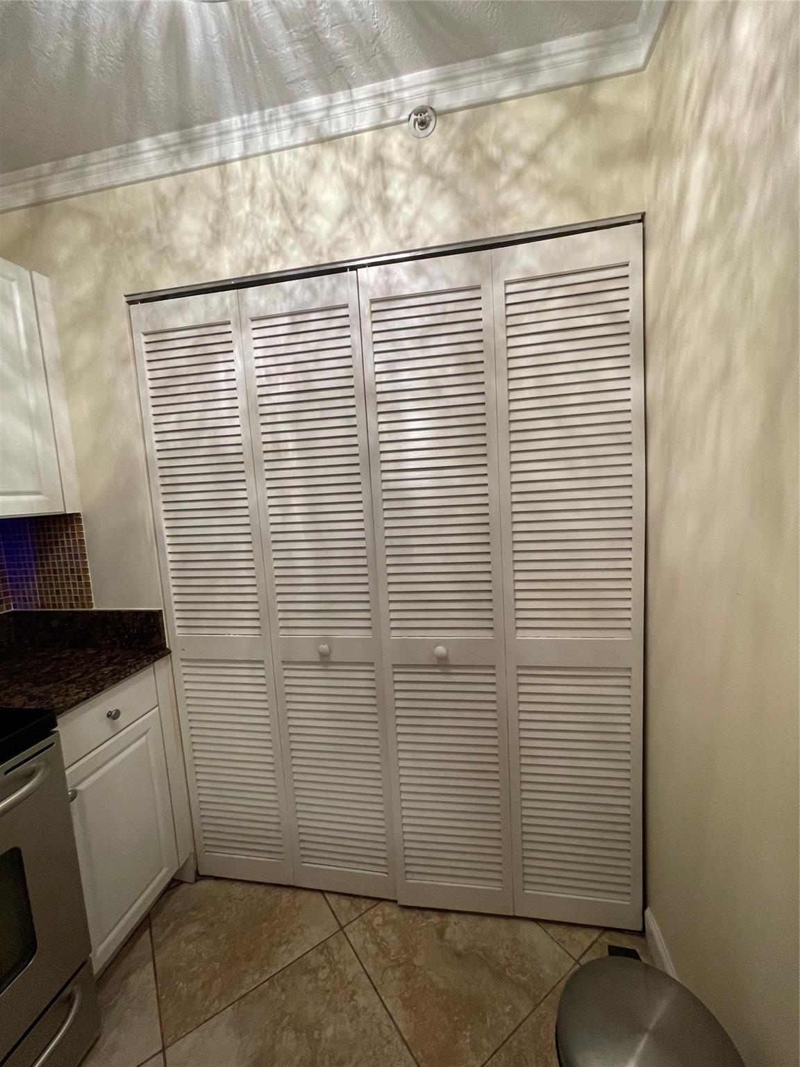 Sheridan East Condo Bldg - Residential Lease