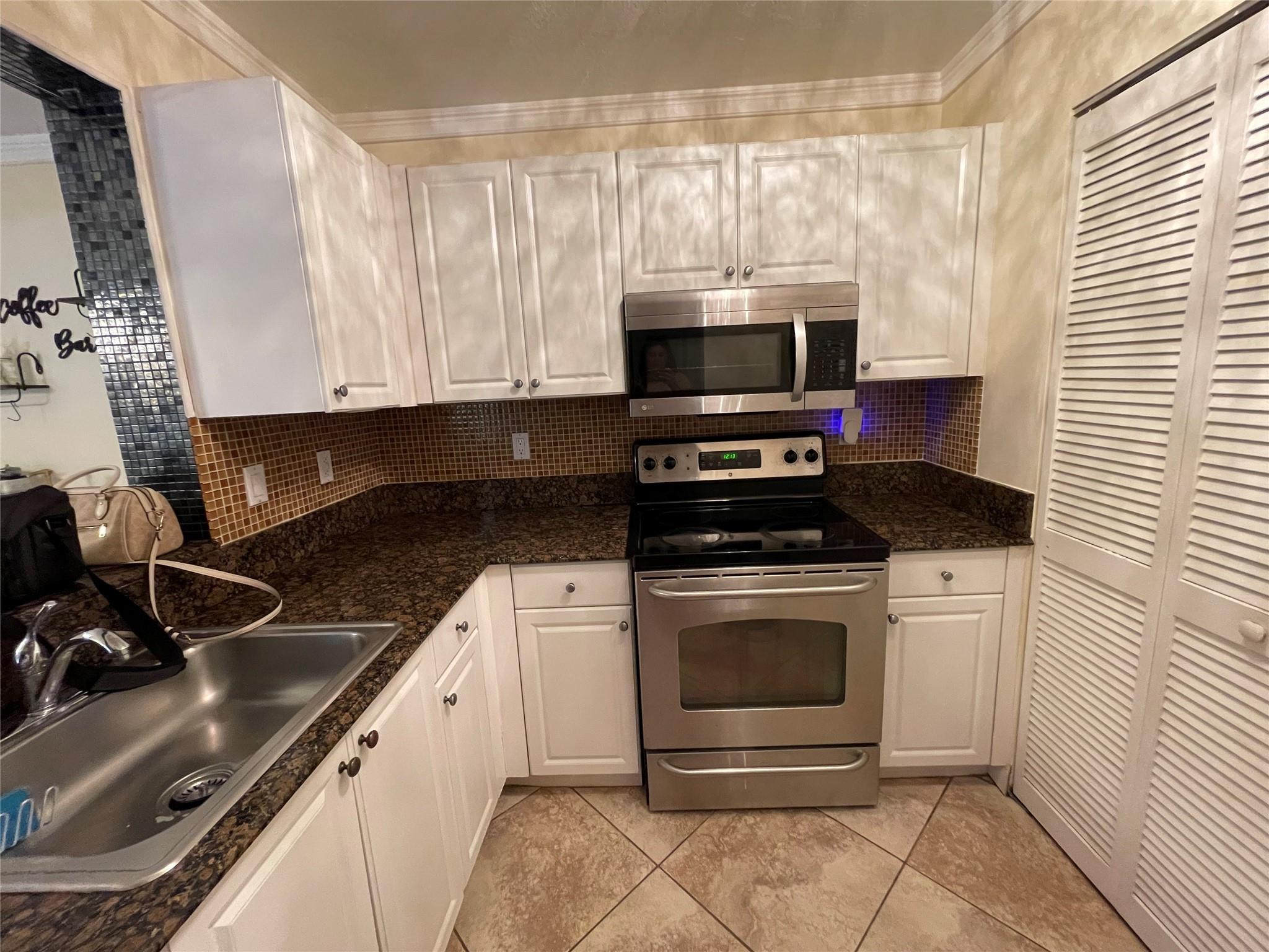 Sheridan East Condo Bldg - Residential Lease