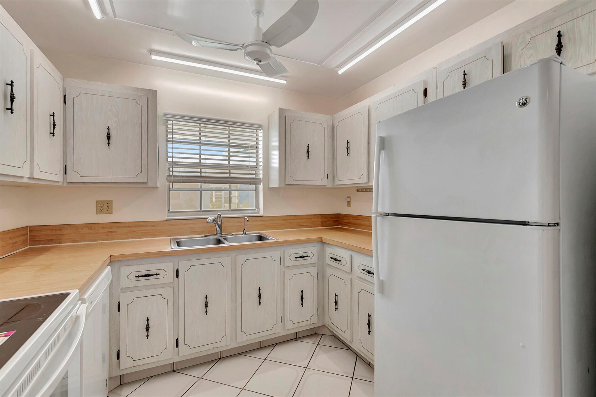 HIGH POINT OF DELRAY WEST CONDO SEC 2 - Residential