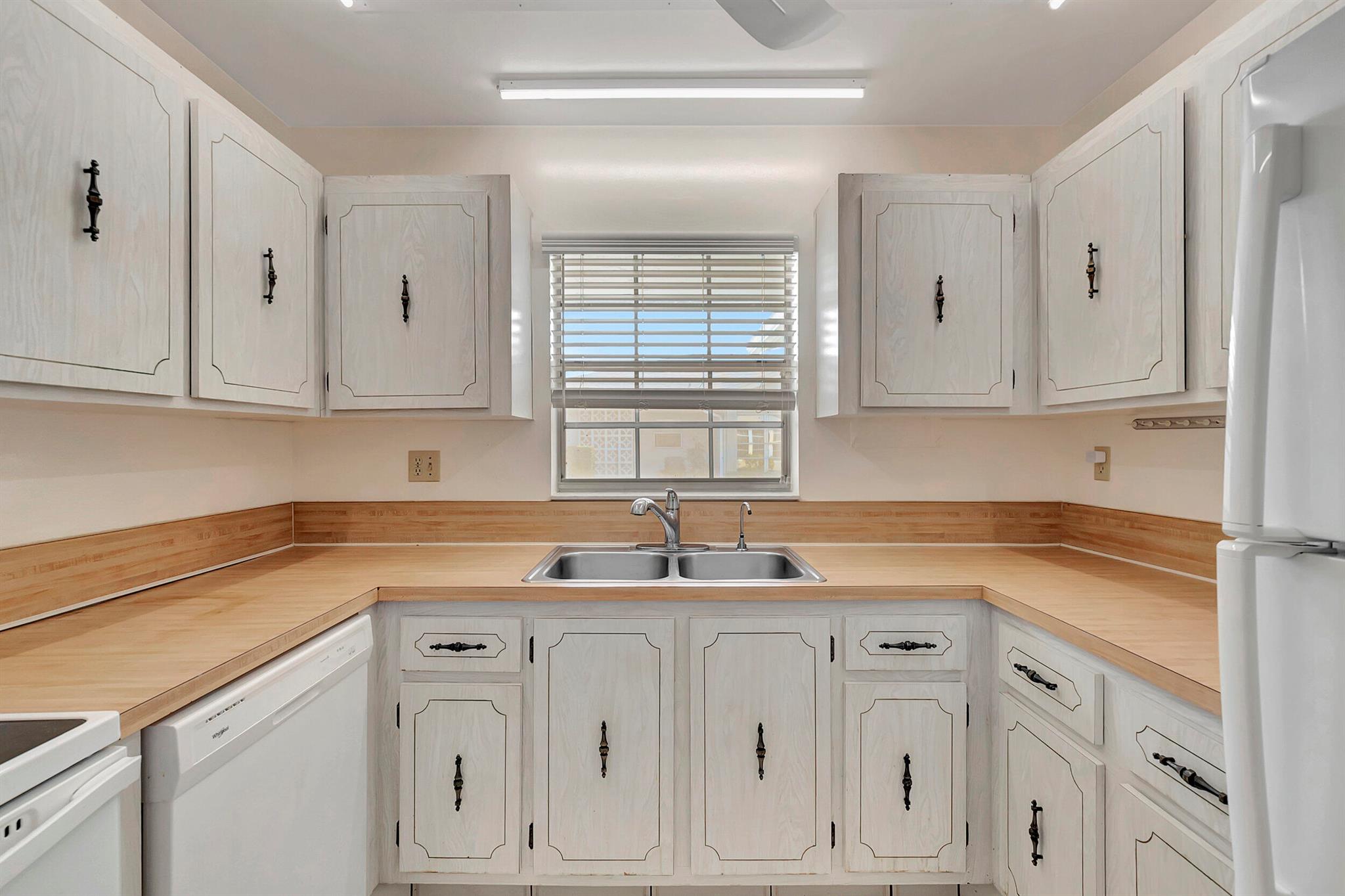 HIGH POINT OF DELRAY WEST CONDO SEC 2 - Residential