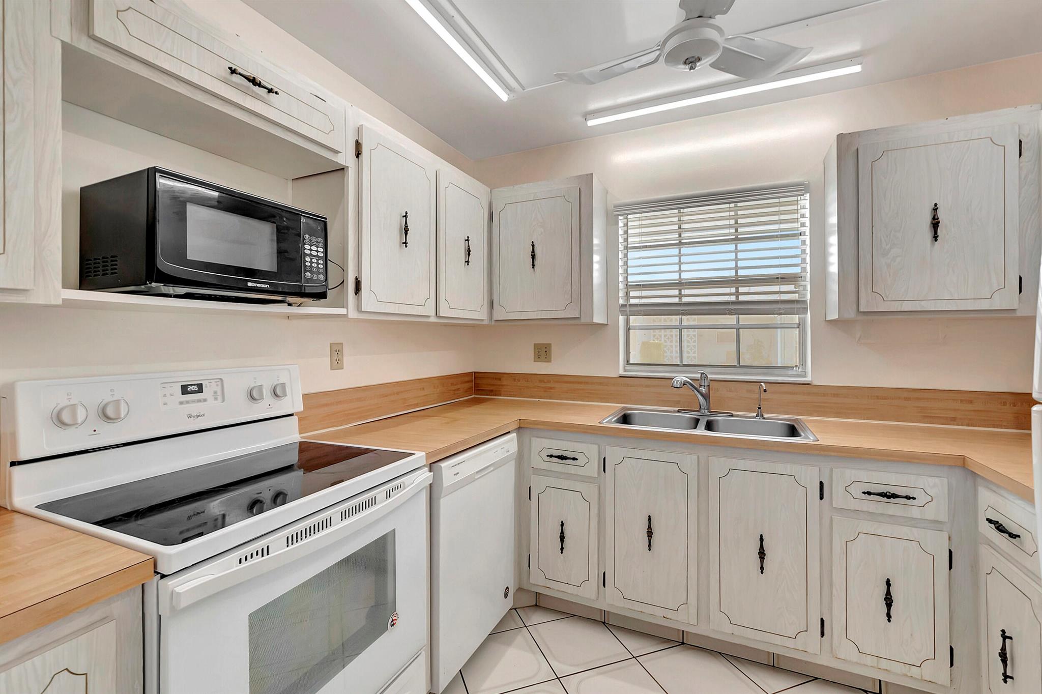 HIGH POINT OF DELRAY WEST CONDO SEC 2 - Residential