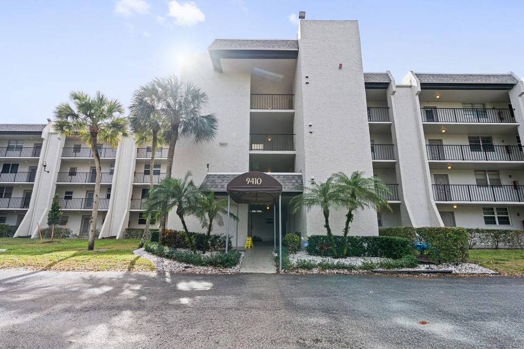 Photo of 9410 Poinciana Place #108, Davie, FL 33324 (MLS # F10554998)