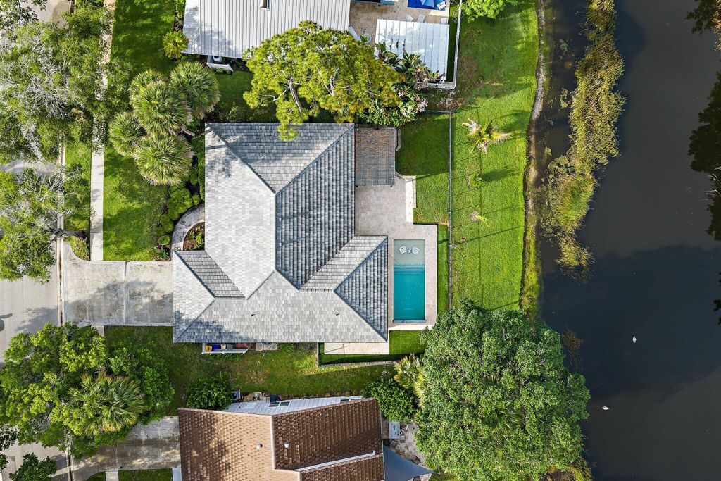 Photo of 18169 Lake Bend Drive, Jupiter, FL 33458 (MLS # B26034755)