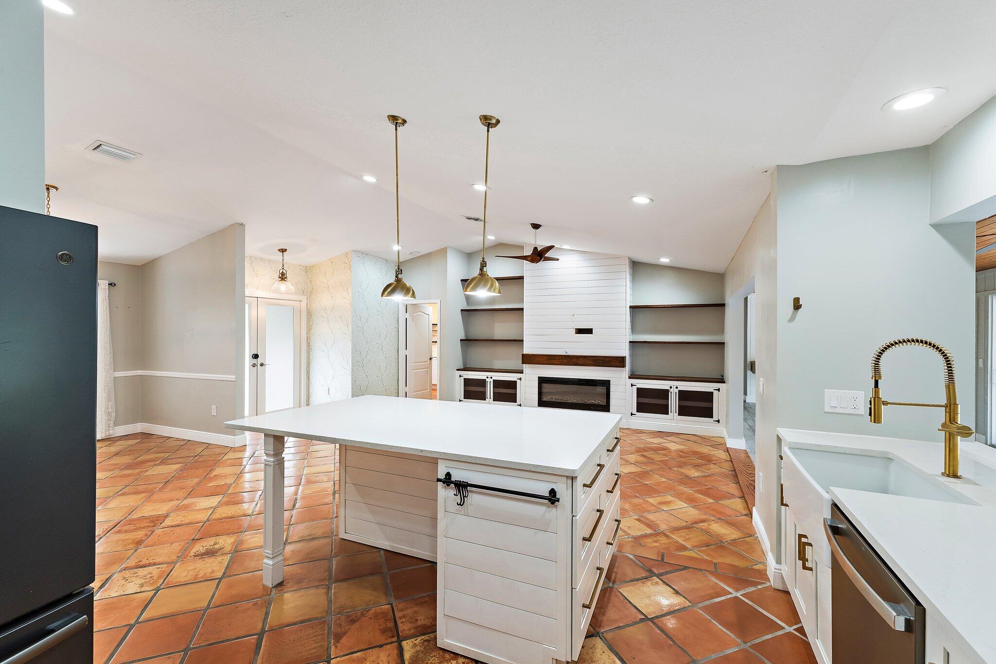 SHORES 1 - Residential