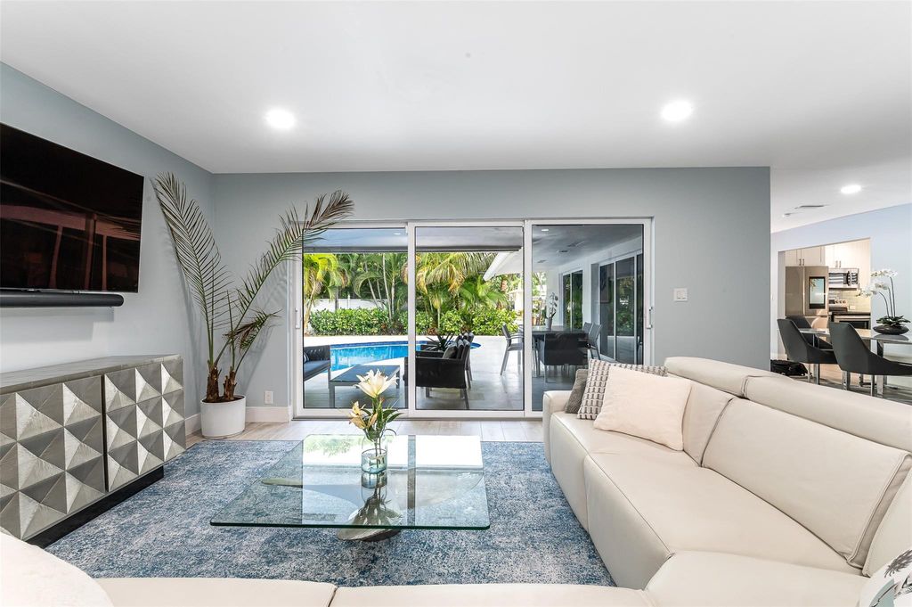 Photo of 2219 SE 15th St, Pompano Beach, FL 33062 (MLS # F10541393)