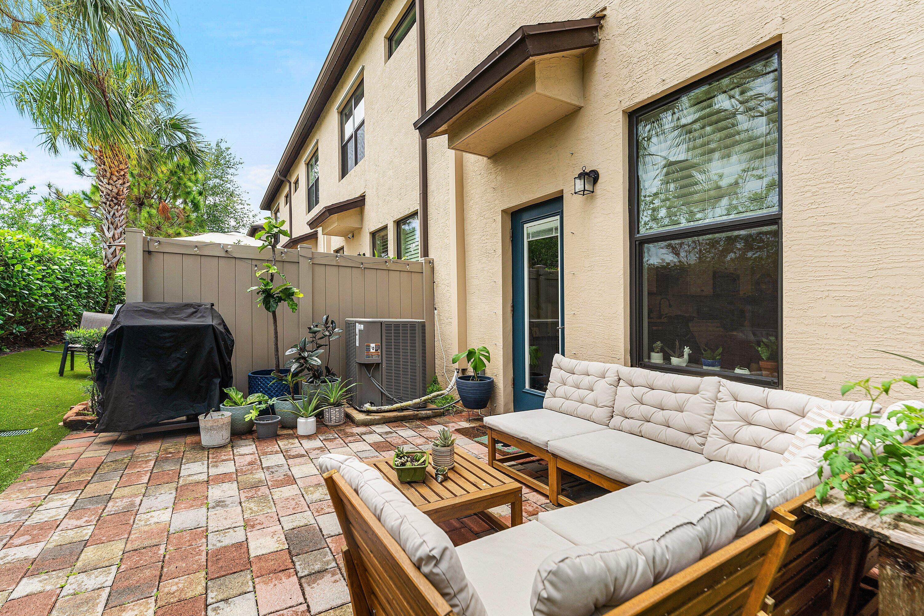 PRESTON SQUARE - Residential