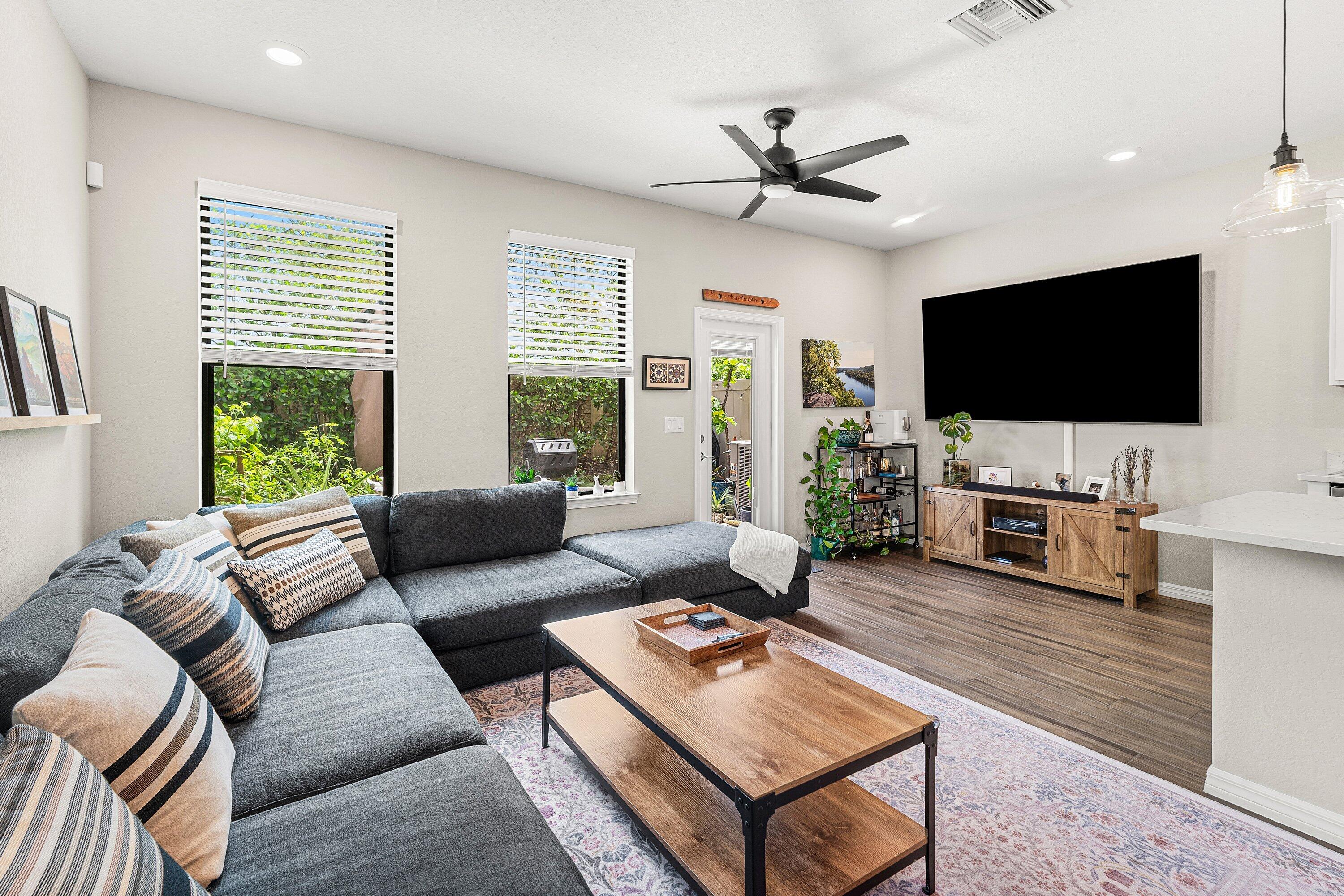 PRESTON SQUARE - Residential