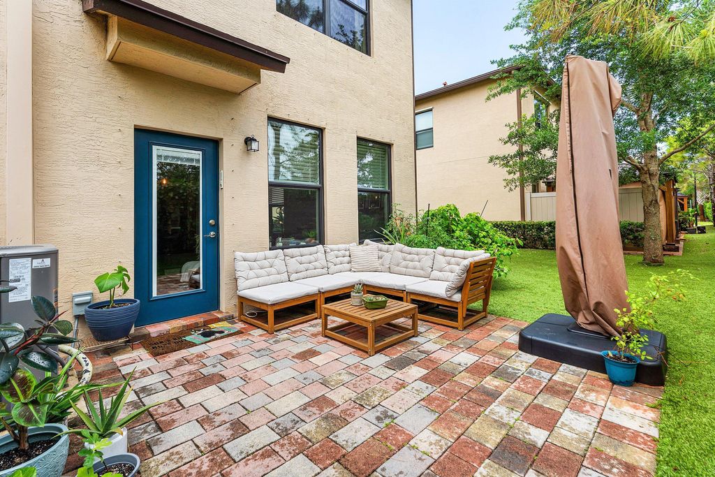 Photo of 2350 Post Street, Palm Springs, FL 33406 (MLS # B26013527)