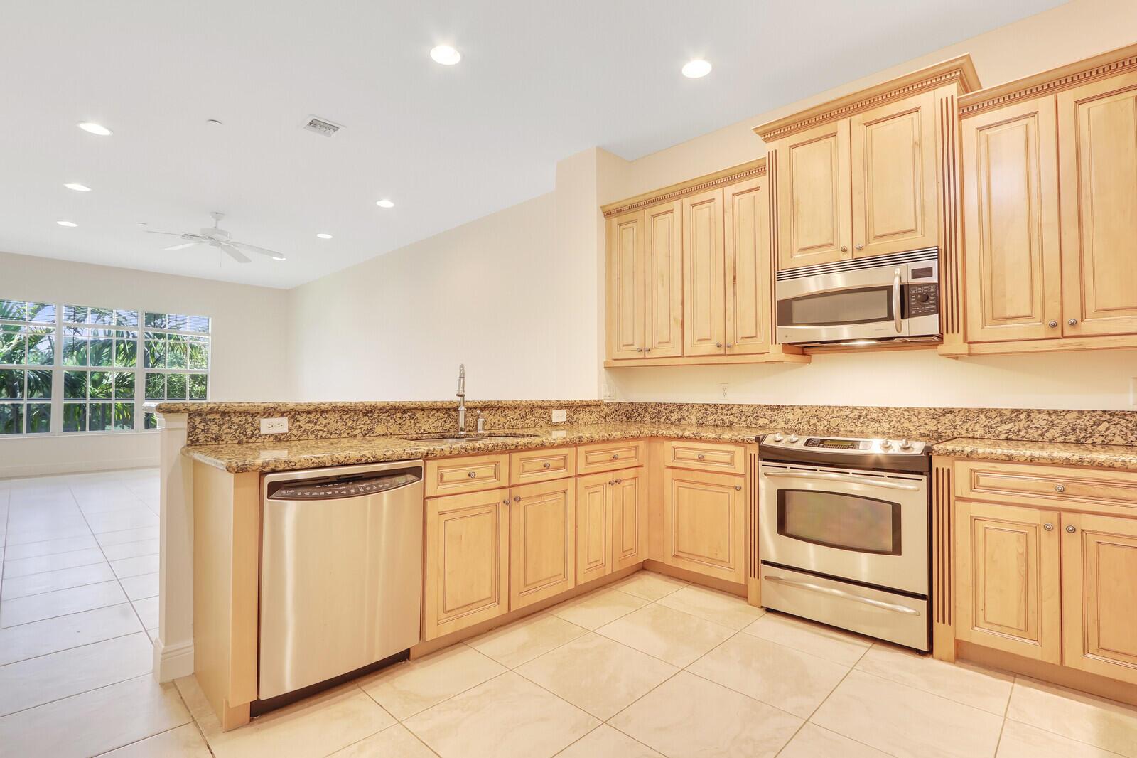 CIELO TOWNHOMES AT SHOPS - Residential Lease