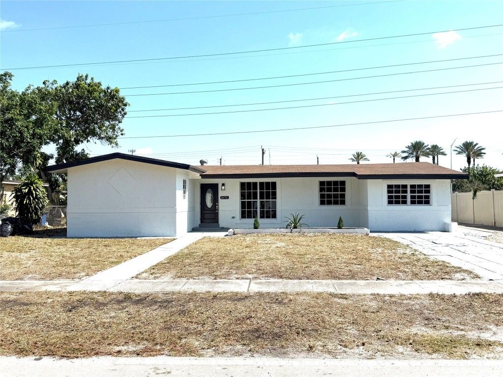 Photo of 5070 SW 11th Street, Plantation, FL 33317 (MLS # F10502831)