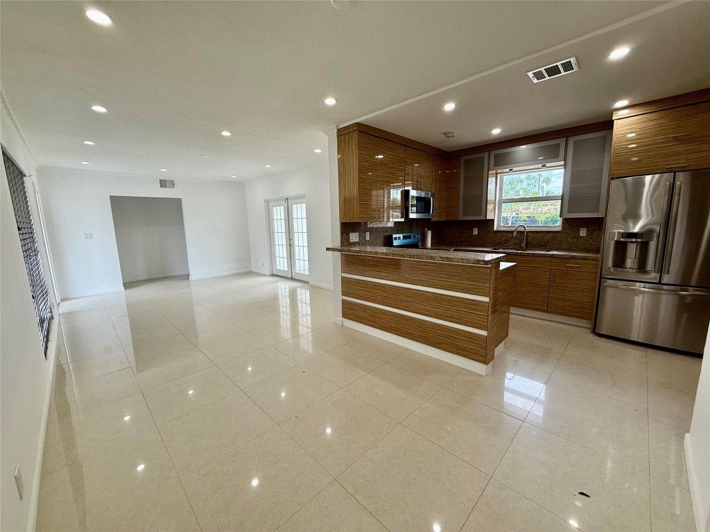 Photo of 5070 SW 11th Street, Plantation, FL 33317 (MLS # F10502831)