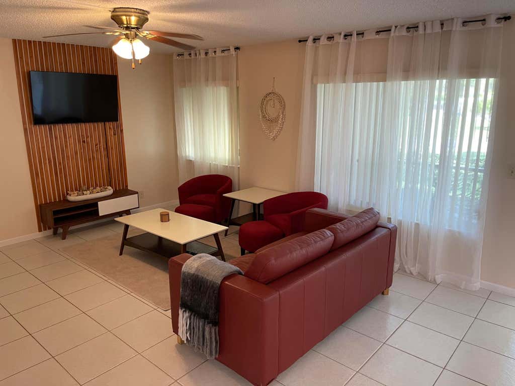 Photo of 4988 SABLE PINE Circle #D1, West Palm Beach, FL 33417 (MLS # B26066376)