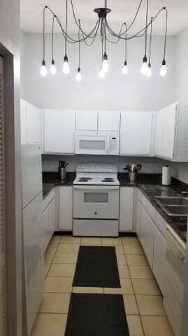 Sugar Pond Manor of Wellington - Residential Lease