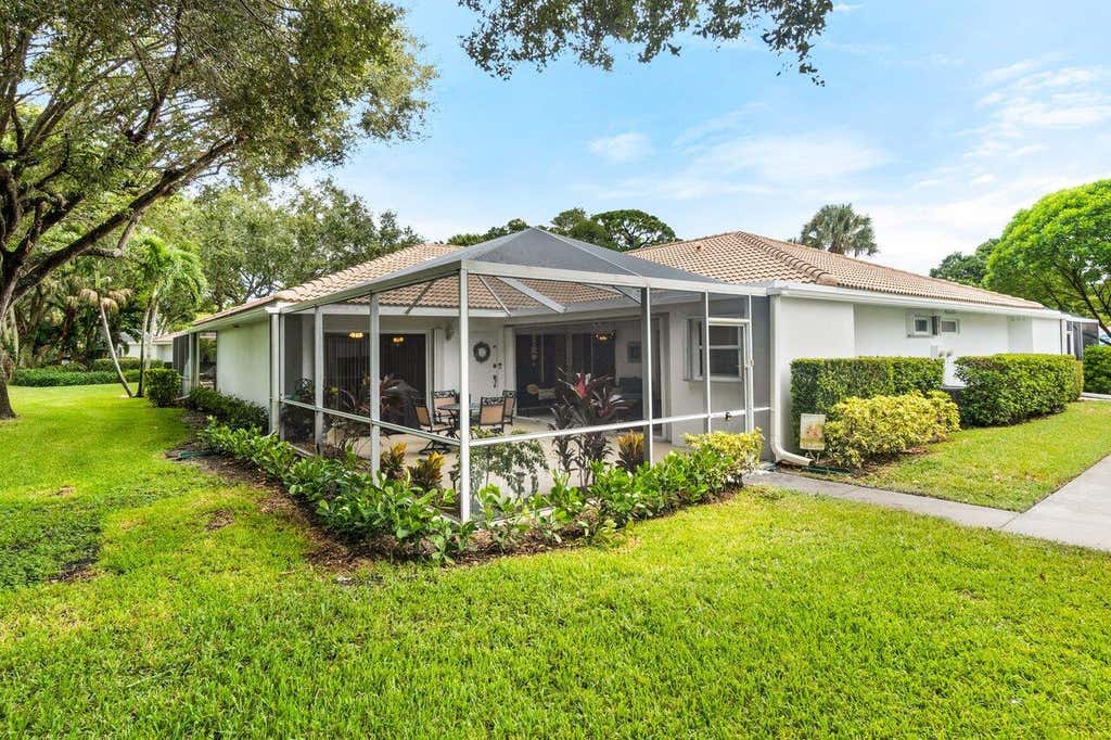 Photo of 6904 Geminata Oak Court Ct, Palm Beach Gardens, FL 33410 (MLS # R10826571)