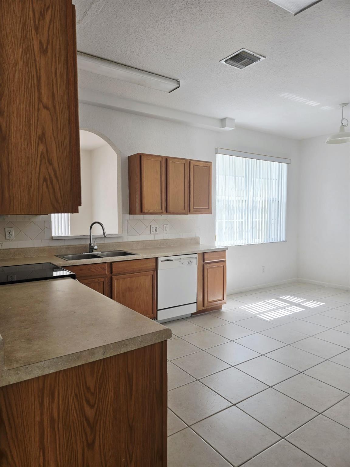 KENSINGTON MANOR - Residential