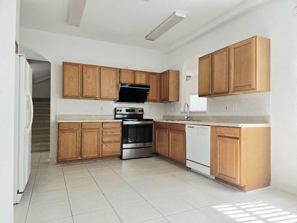 KENSINGTON MANOR - Residential