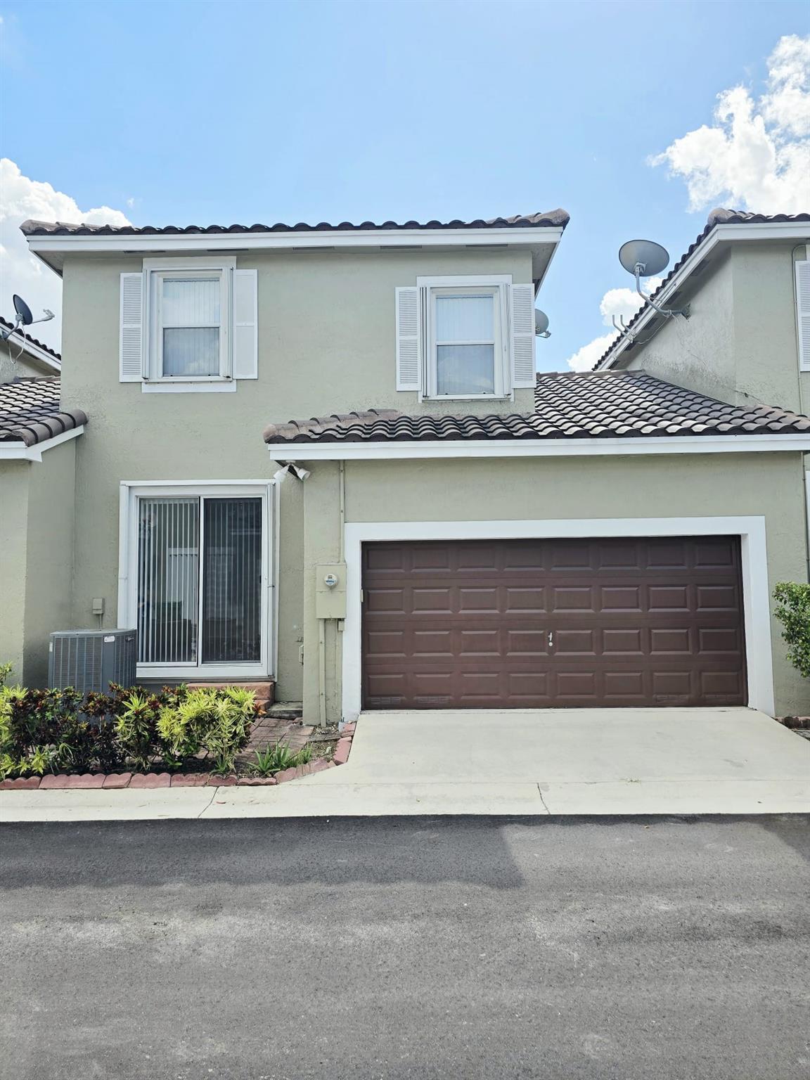 KENSINGTON MANOR - Residential