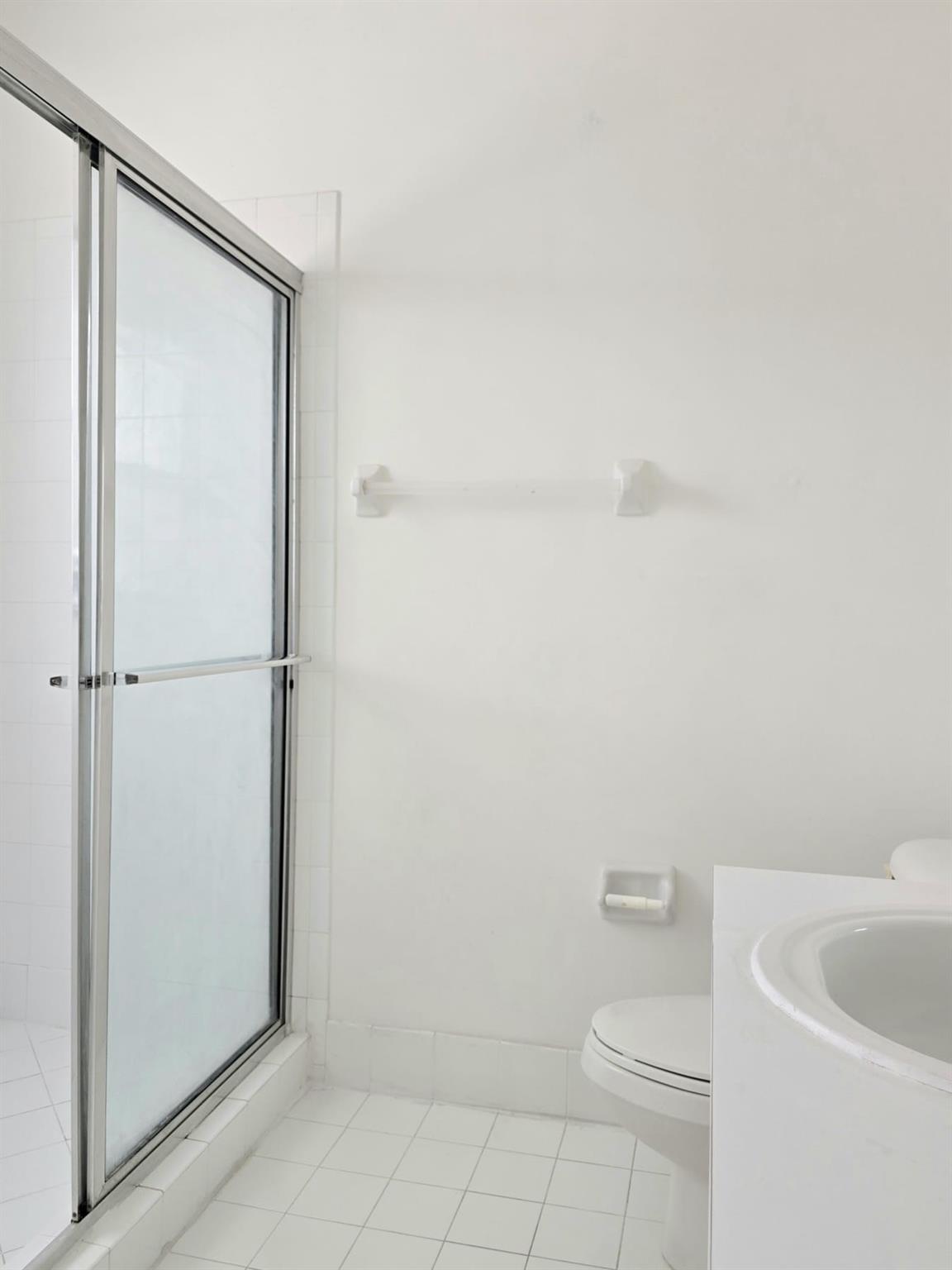 KENSINGTON MANOR - Residential