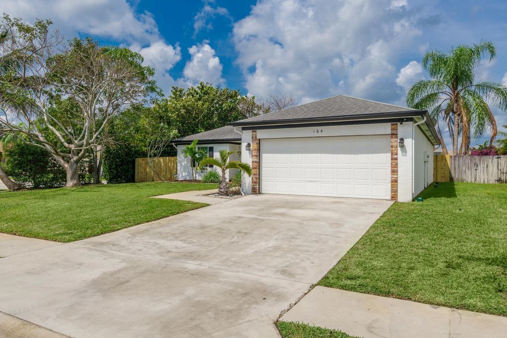 Photo of 164 Arrowhead Circle, Jupiter, FL 33458 (MLS # R10970377)