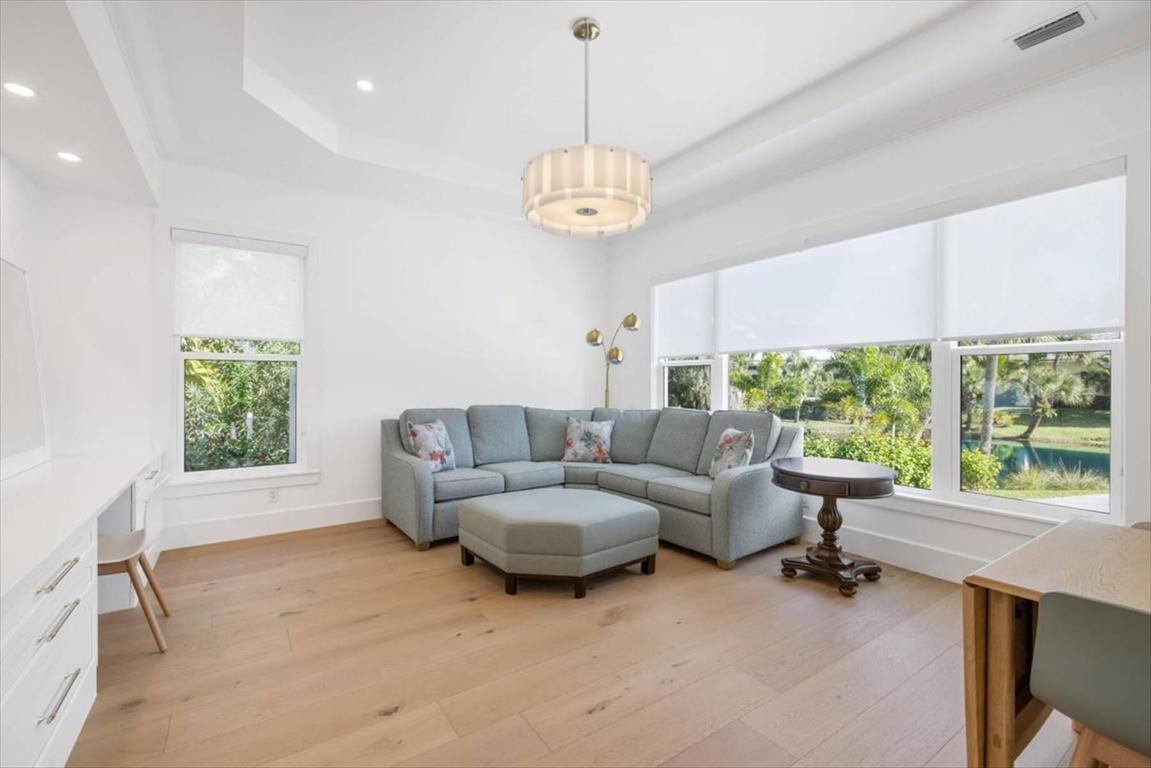 ''''''SHORES,THE'''''' - Residential