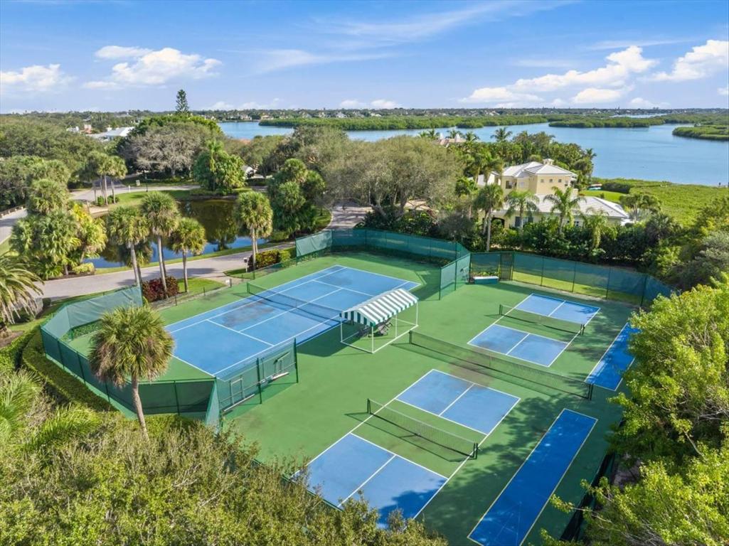 ''''''SHORES,THE'''''' - Residential