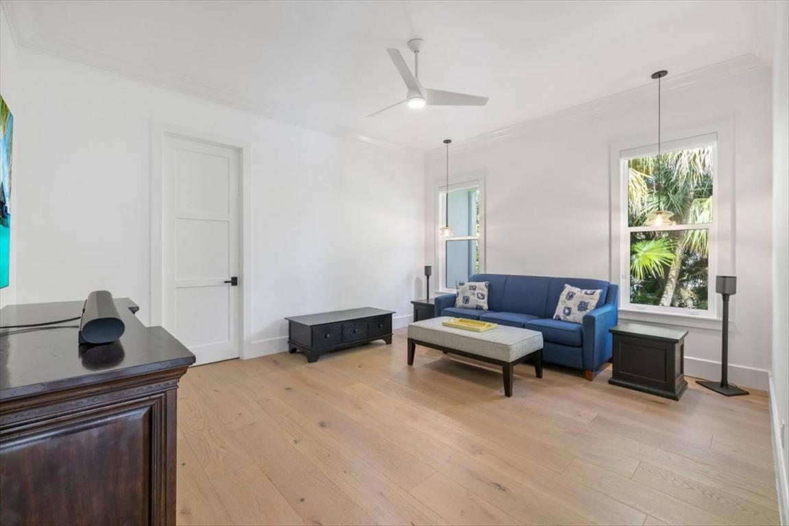 ''''''SHORES,THE'''''' - Residential