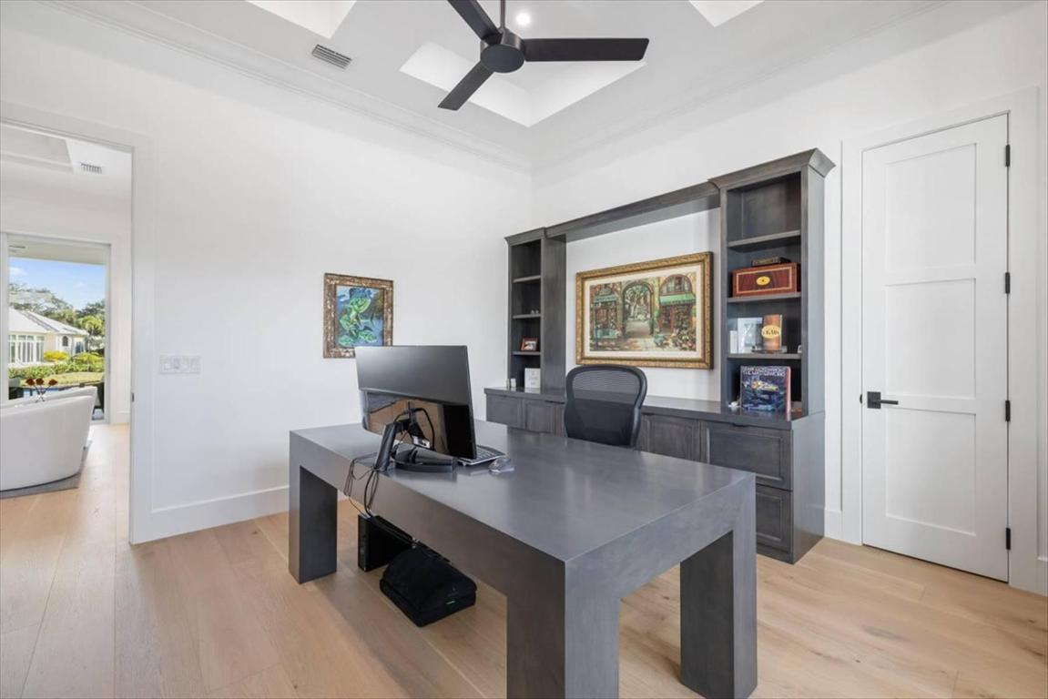 ''''''SHORES,THE'''''' - Residential