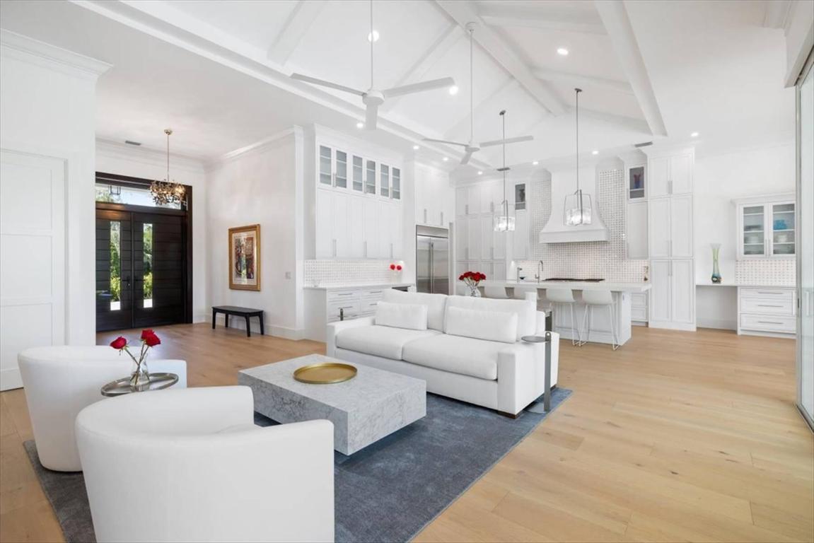 ''''''SHORES,THE'''''' - Residential