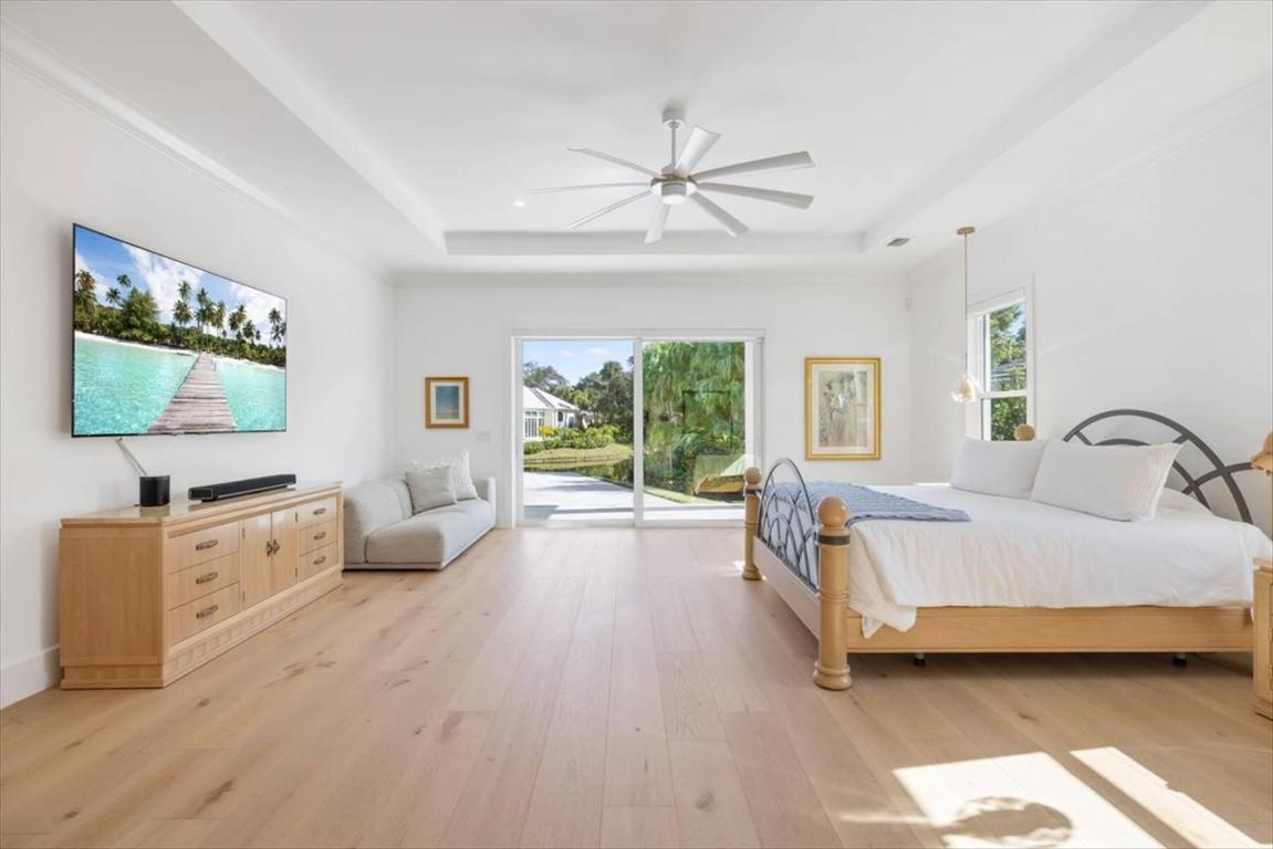 ''''''SHORES,THE'''''' - Residential