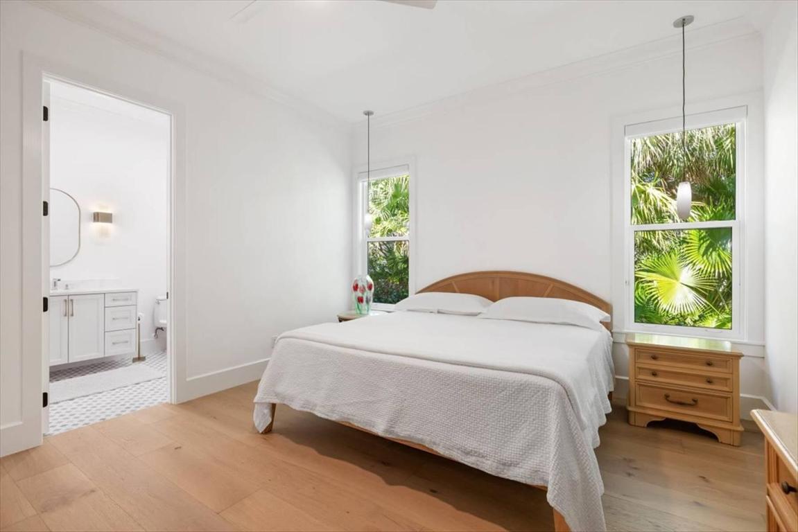 ''''''SHORES,THE'''''' - Residential