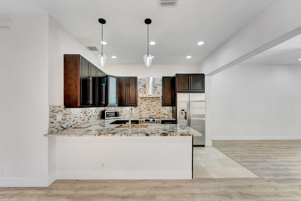 Photo of 406 NW 25th Avenue, Boynton Beach, FL 33426 (MLS # R11161233)