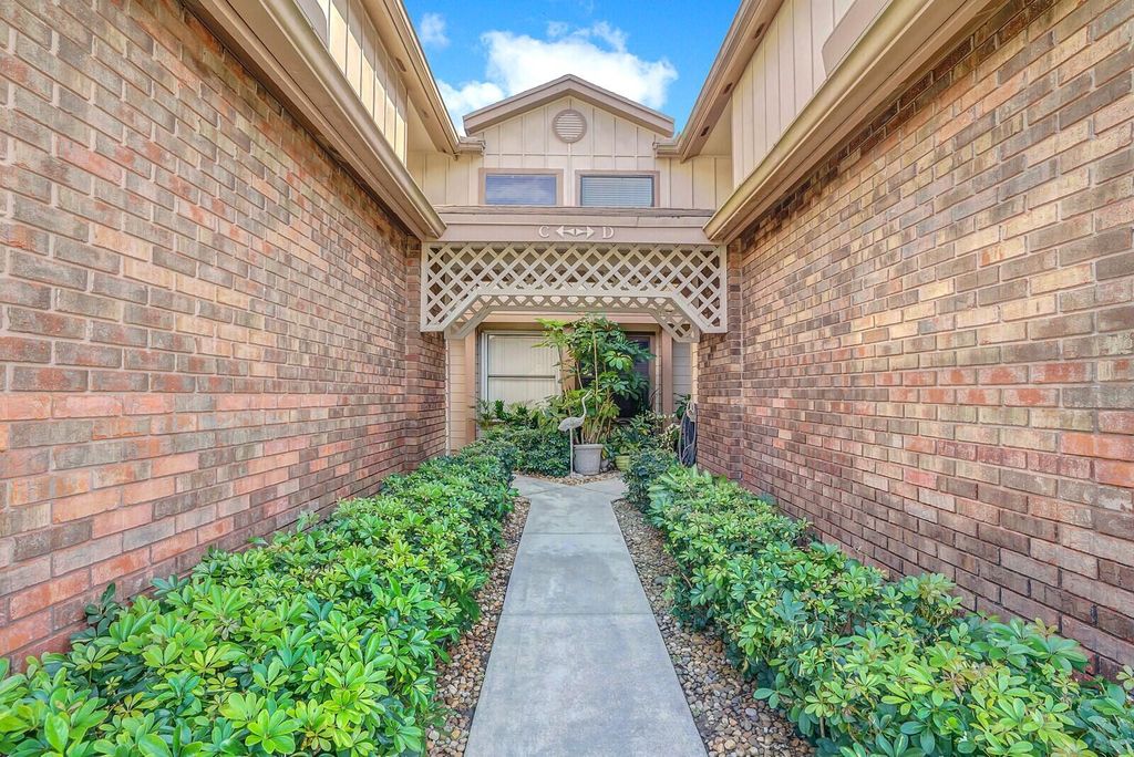 Photo of 400 Crosswinds Drive #D2, Greenacres, FL 33413 (MLS # R10946841)