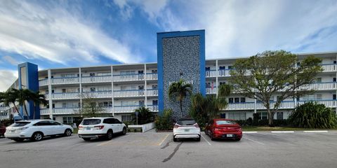 Condominium in Deerfield Beach FL 4110 Newport U.jpg