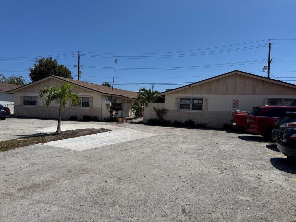 Photo of 410 S F Street, Lake Worth Beach, FL 33460 (MLS # R11106382)