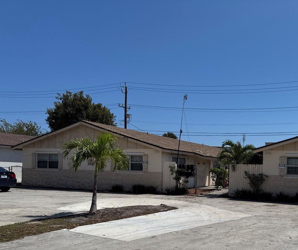 Photo of 410 S F Street, Lake Worth Beach, FL 33460 (MLS # R11106382)