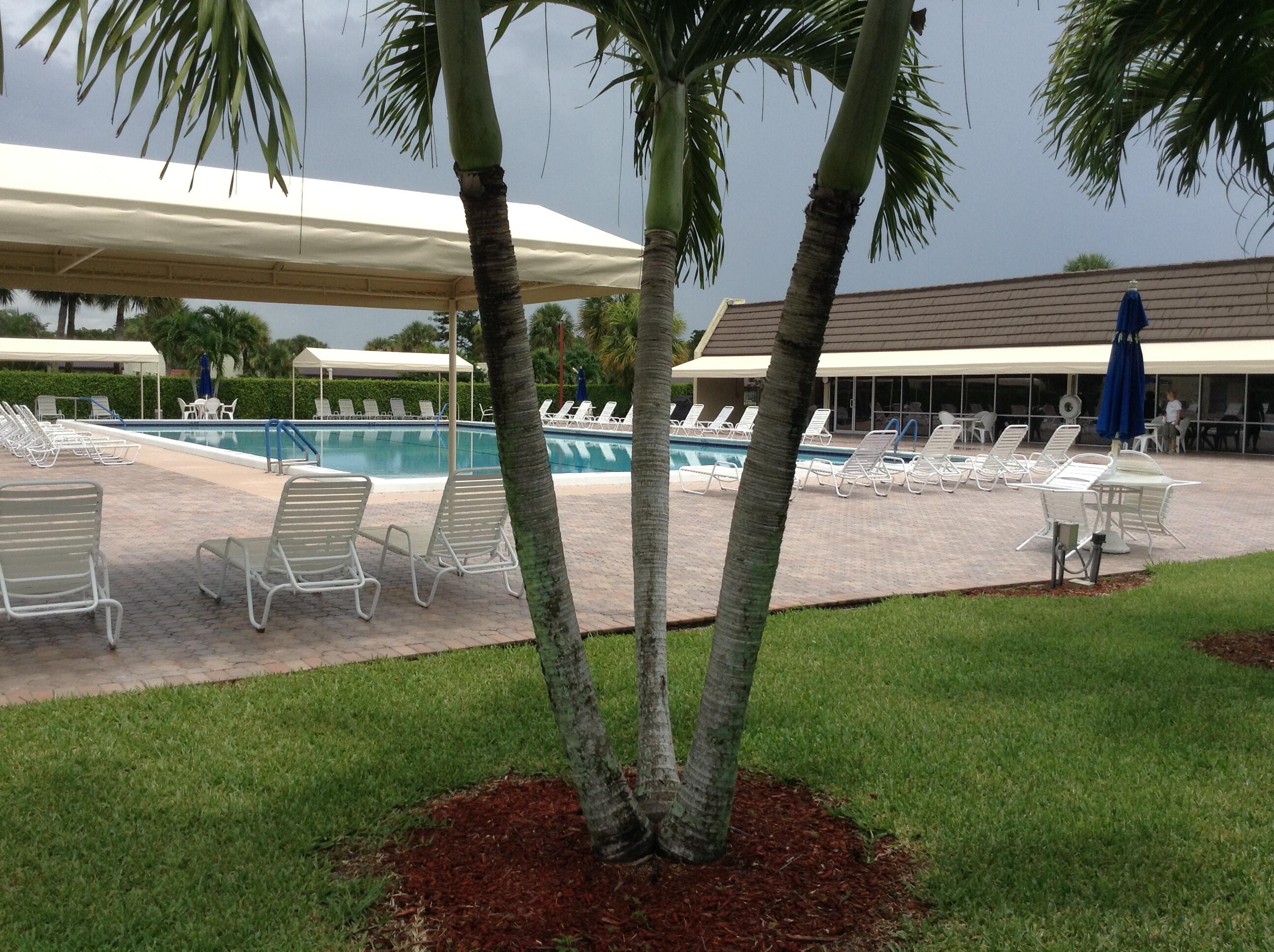 GOLDEN LAKES VILLAGE COND - Residential