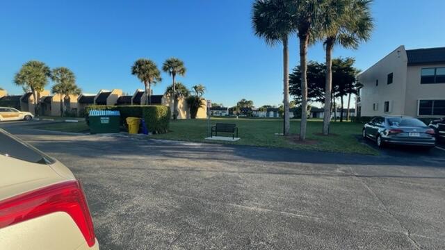 GOLDEN LAKES VILLAGE COND - Residential