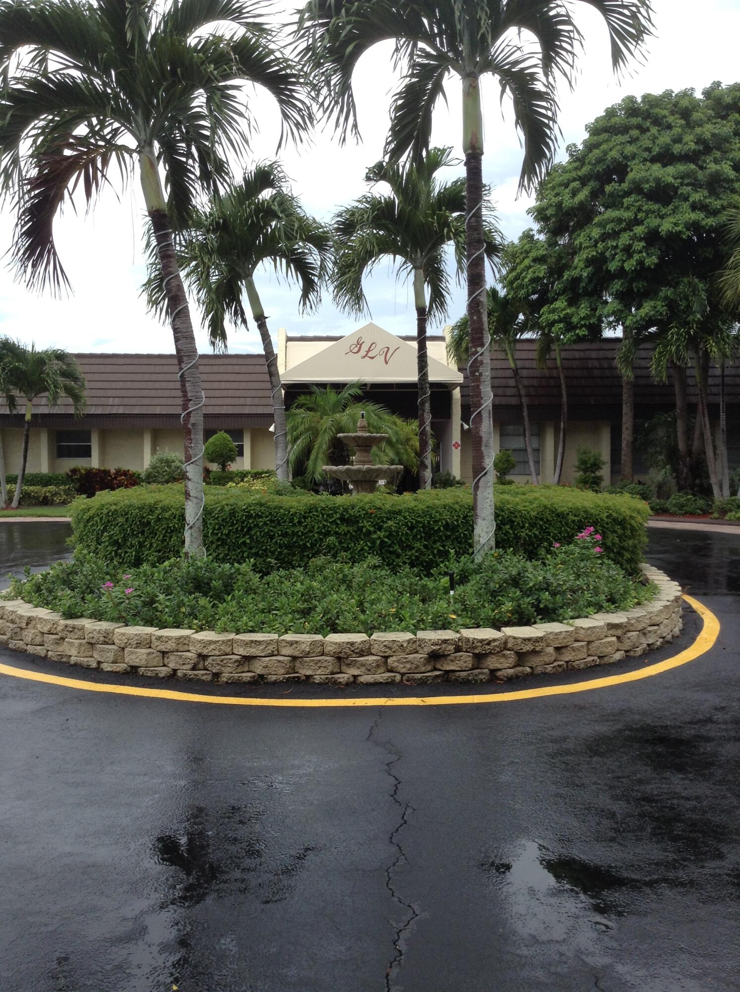 GOLDEN LAKES VILLAGE COND - Residential