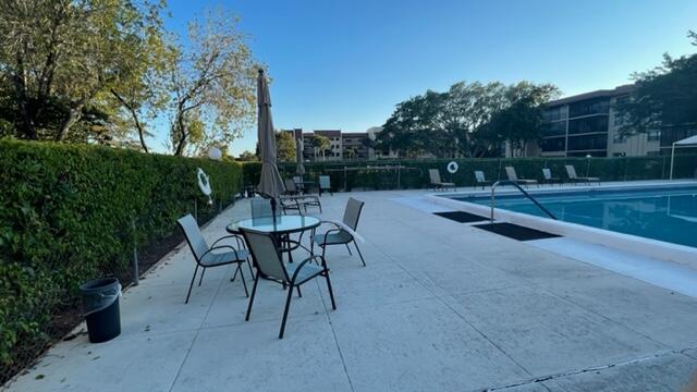 GOLDEN LAKES VILLAGE COND - Residential