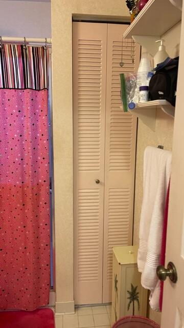 GOLDEN LAKES VILLAGE COND - Residential