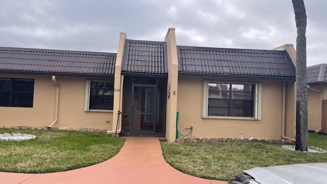 GOLDEN LAKES VILLAGE COND - Residential