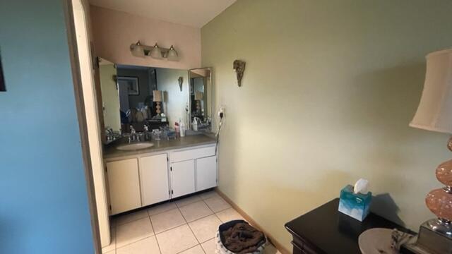 GOLDEN LAKES VILLAGE COND - Residential