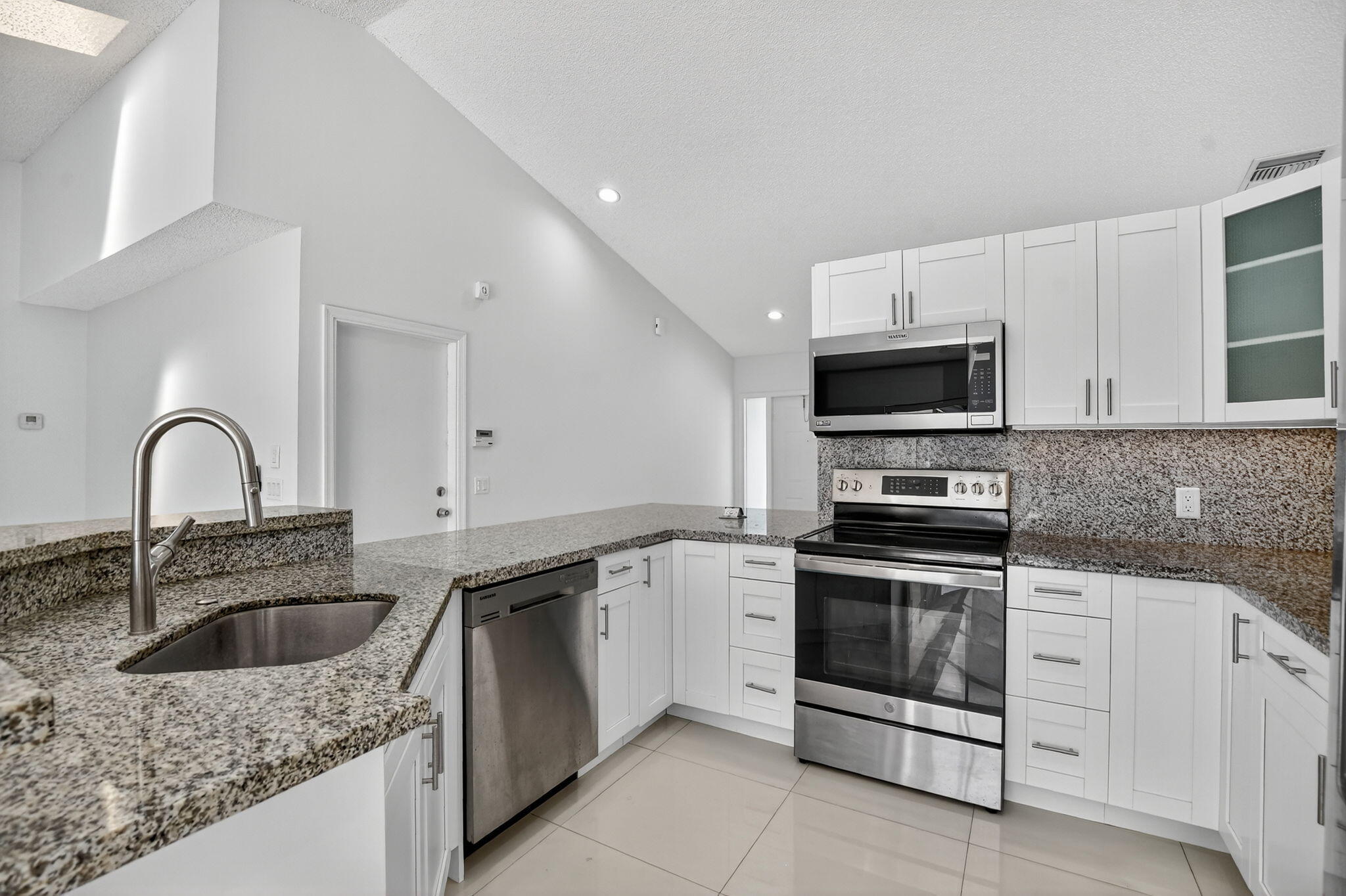 CONFERENCE RIDGE IN - Residential Lease