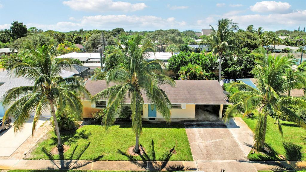 Photo of 20 Willow Road, Tequesta, FL 33469 (MLS # R11124873)