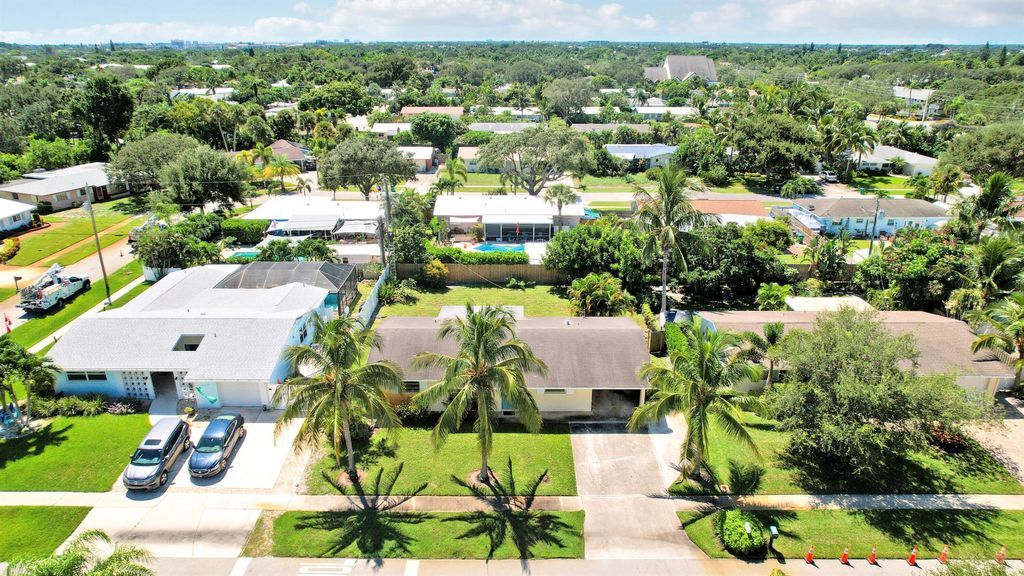 Photo of 20 Willow Road, Tequesta, FL 33469 (MLS # R11124873)