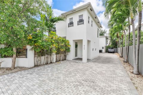 825 NE 17th Way Fort Lauderdale FL 33304