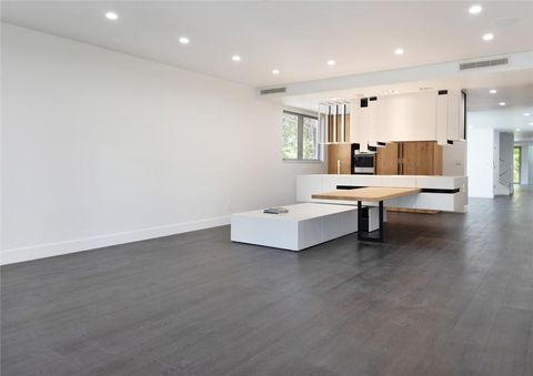 26 SE 10th Ave Fort Lauderdale FL 33301